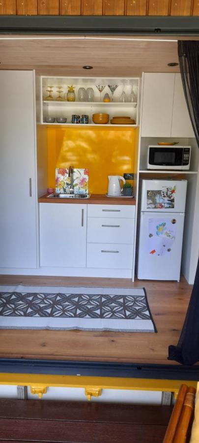 Are Mii A Stylish One Room Container Home Rarotonga Exterior photo